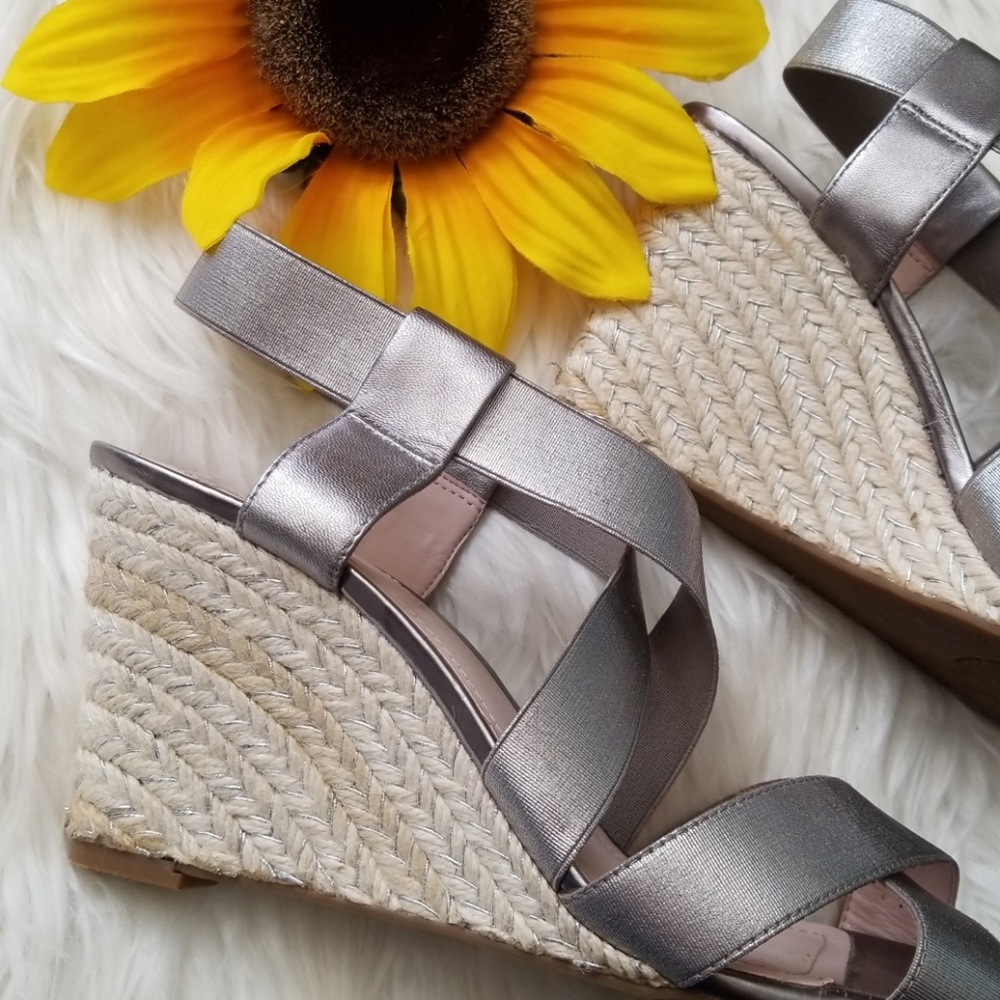 ❗SALE Vince Camuto Silver Grey Strap Sandal Wedges - Picture 6 of 8